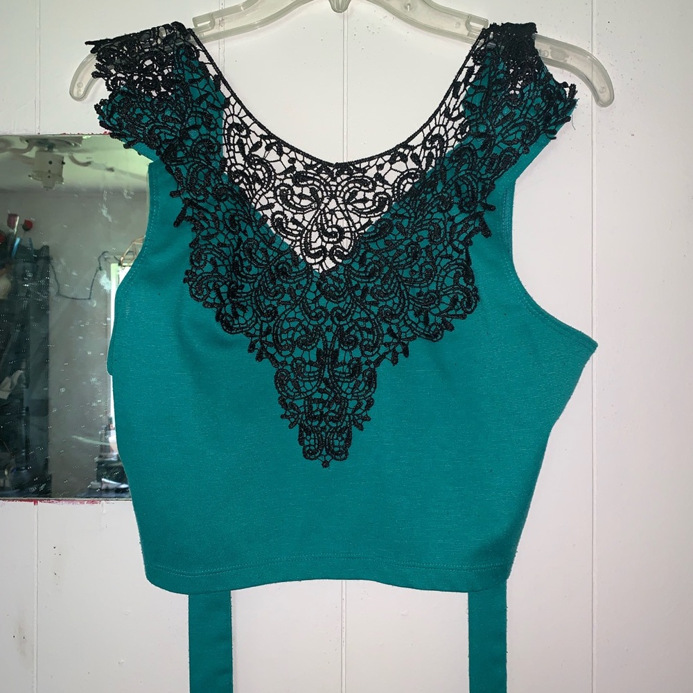 Crop top